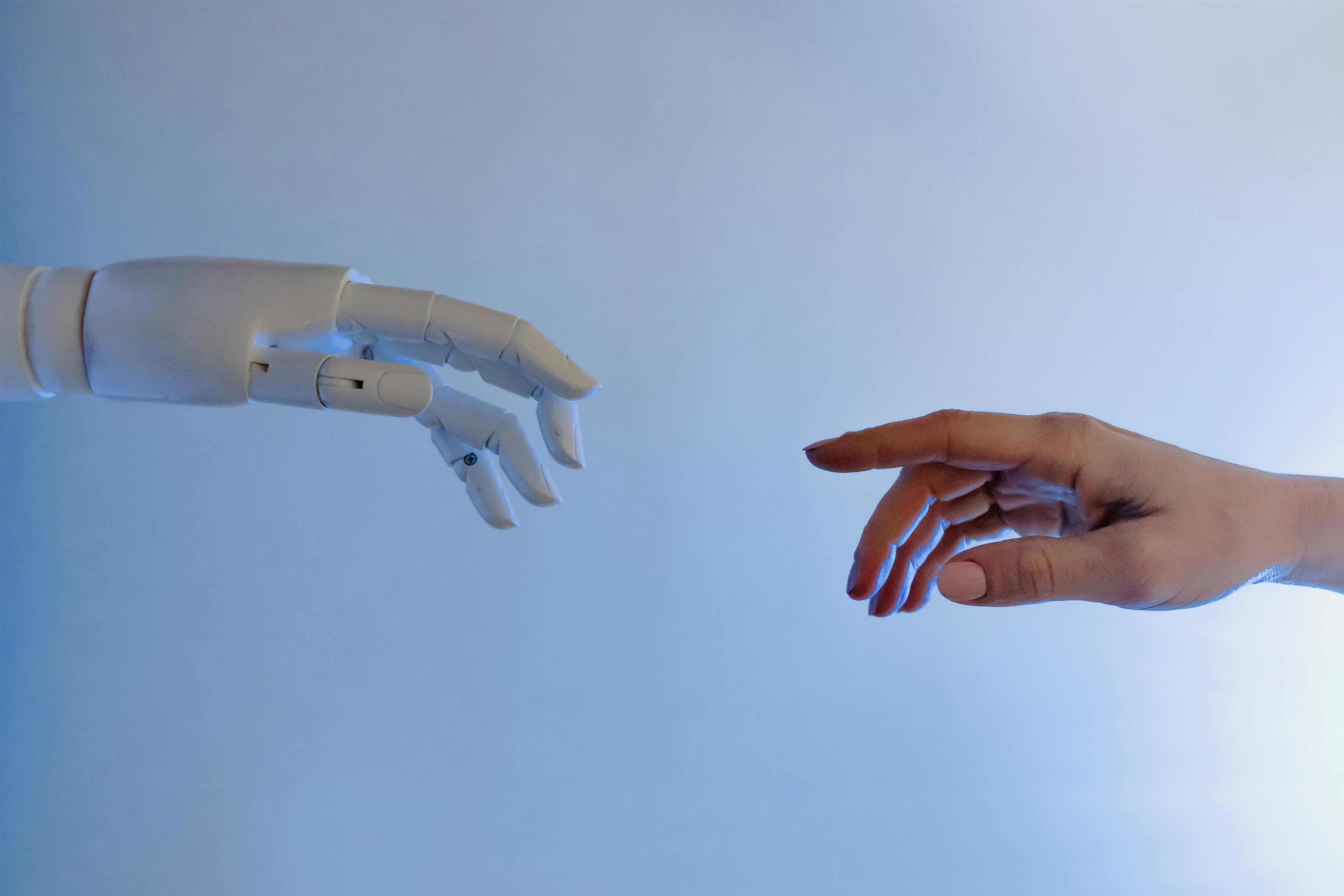 2026 社會新鮮人必備！用「人機協作」與「高情商」打造你的職場地盤